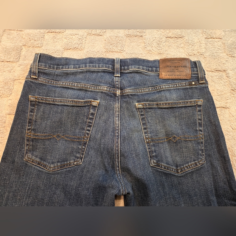 Lucky Brand Jeans Mens 34x30 Blue Denim 221 Straight Leg Medium Wash Stretch Fit - Picture 13 of 15
